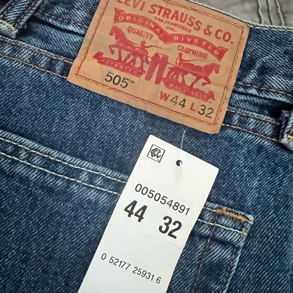 NWT Levi’s 505 Jeans sz 44/32